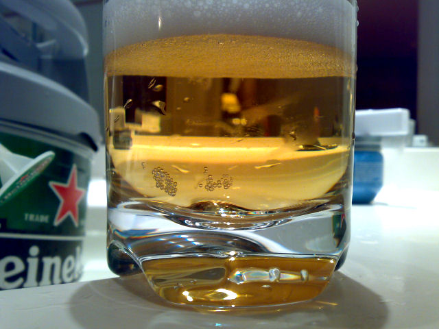 Bierglas Heineken + Partyfaß